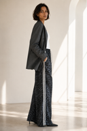 Ανθρακί animal print wide leg παντελόνα
