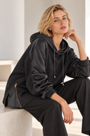 EIGHTY2 Μαύρο hoodie με satin μανίκια