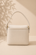 Κρεμ leather crossbody bag με διπλό λουράκι