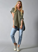 Χακί oversized V-neck t-shirt