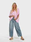 Pink oversized μπλούζα με V λαιμόκοψη