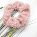 Ροζ boucle scrunchie μαλλιών