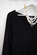 Μαύρη V-neck soft touch μπλούζα