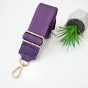 Μωβ crossbody strap με δερμάτινη λεπτομέρεια