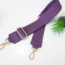 Μωβ crossbody strap με δερμάτινη λεπτομέρεια