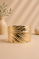 Χρυσό leaf textured cuff bracelet