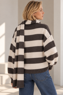 Καφέ ριγέ cardigan με κασκόλ