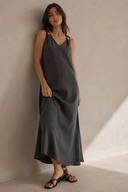 Γκρι ankle length φόρεμα με V ντεκολτέ & μεταλλικές λεπτομέρειες