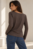 Καφέ cowl neck μπλούζα