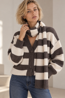 Καφέ ριγέ cardigan με κασκόλ