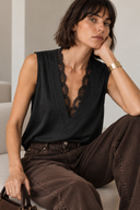 FIGARO Μαύρο lace V-neck top