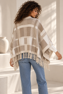 Μπεζ oversized κάπα με κρόσσια