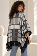 Μαύρη oversized κάπα με κρόσσια
